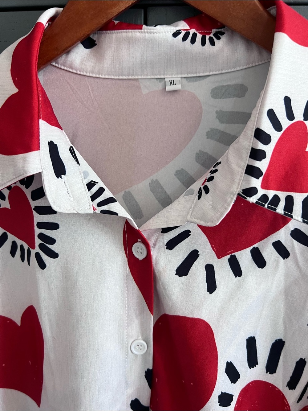 Keith Haring-inspired white blouse with red hearts. - Picture 3 of 3